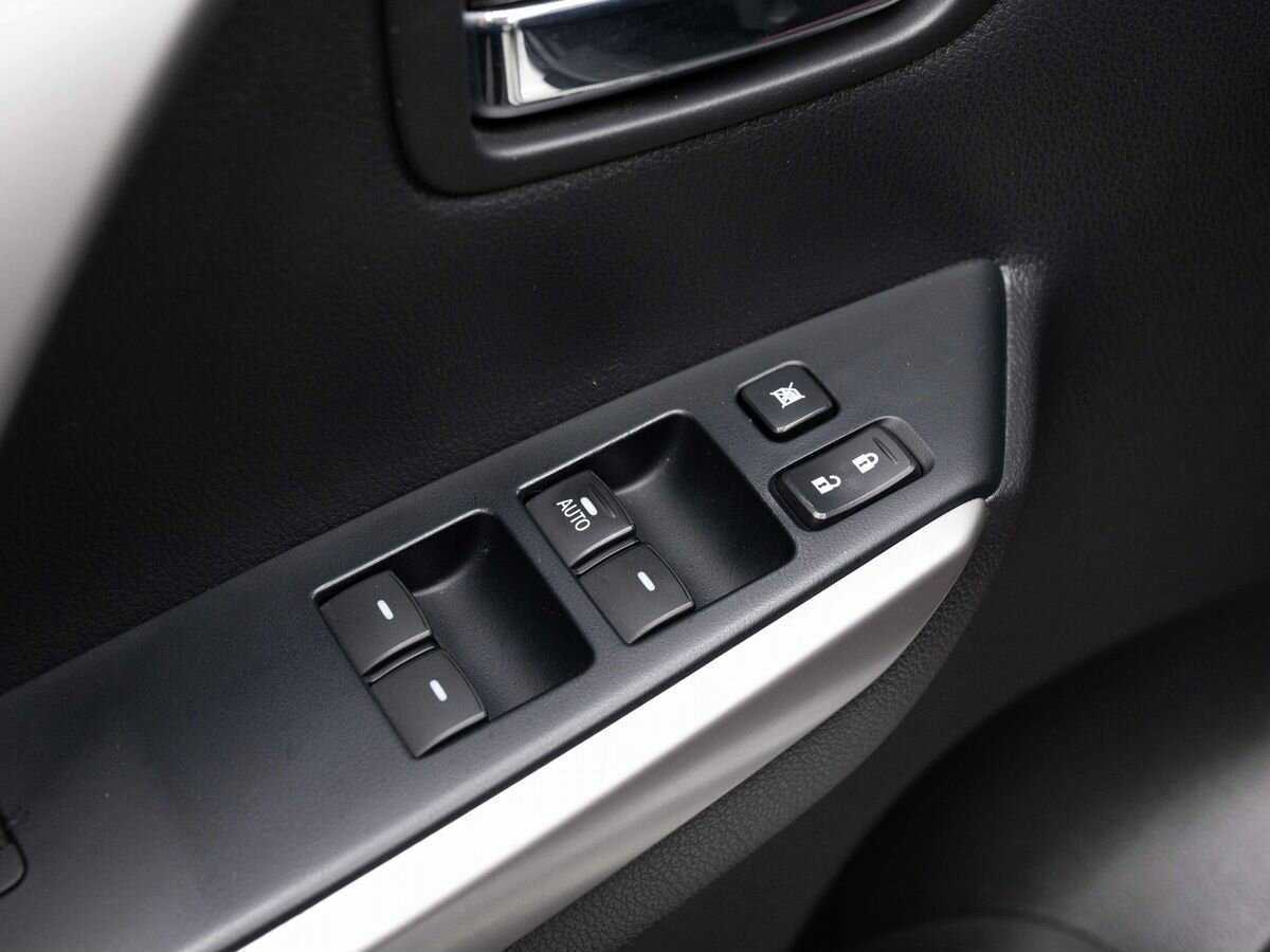 Mitsubishi Pajero Sport, 2017 Фото №16