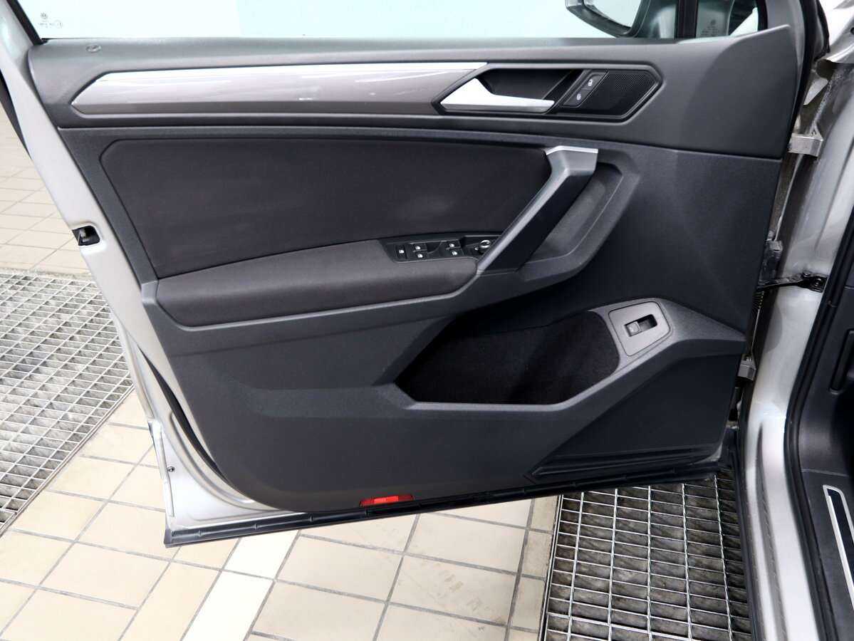 Volkswagen Tiguan, 2019 Фото №15