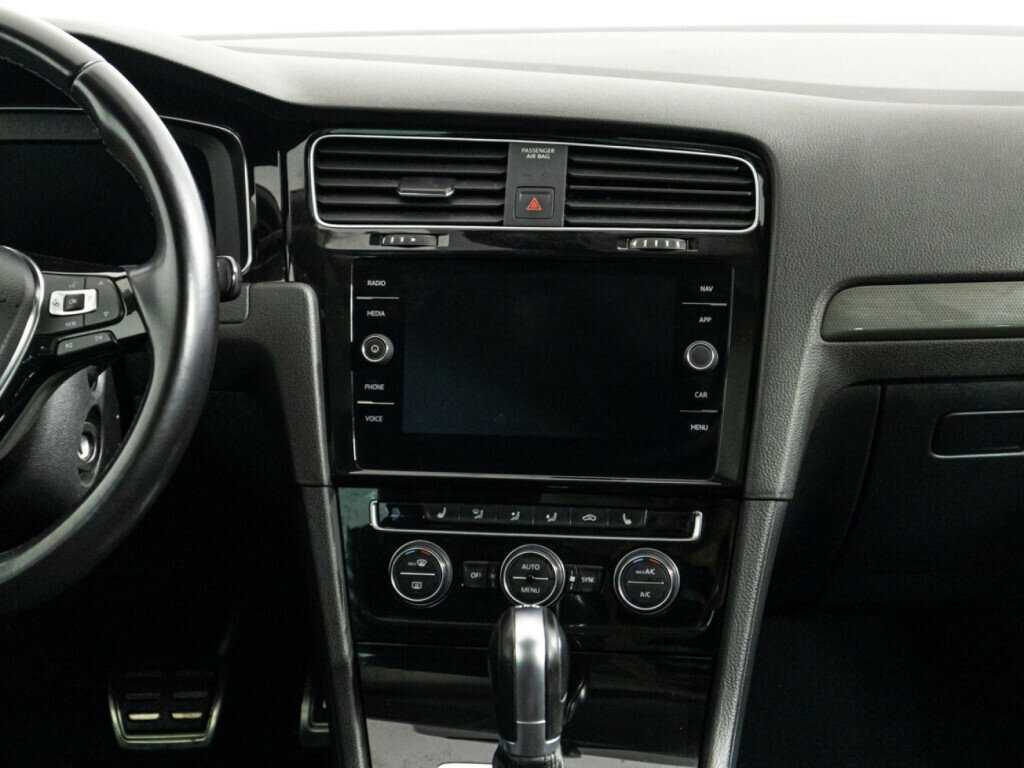 Volkswagen Golf, 2018 Фото №14