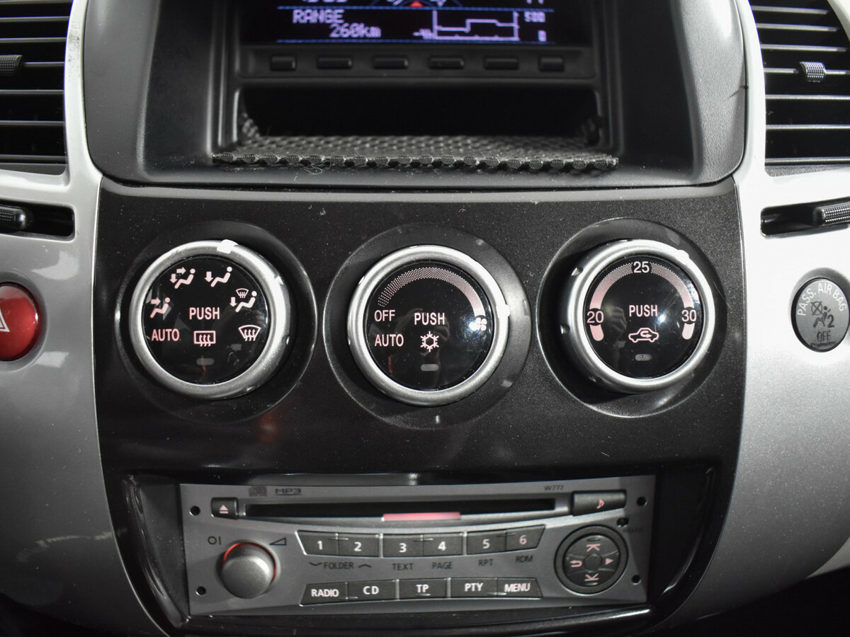 Mitsubishi Pajero Sport II, 2012 Фото №17