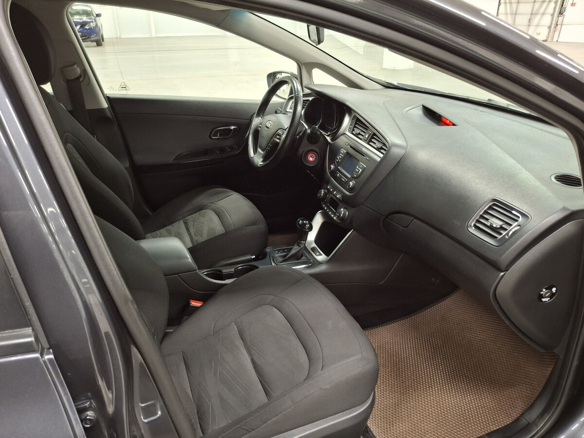 Kia Ceed II Рестайлинг, 2018 Фото №11