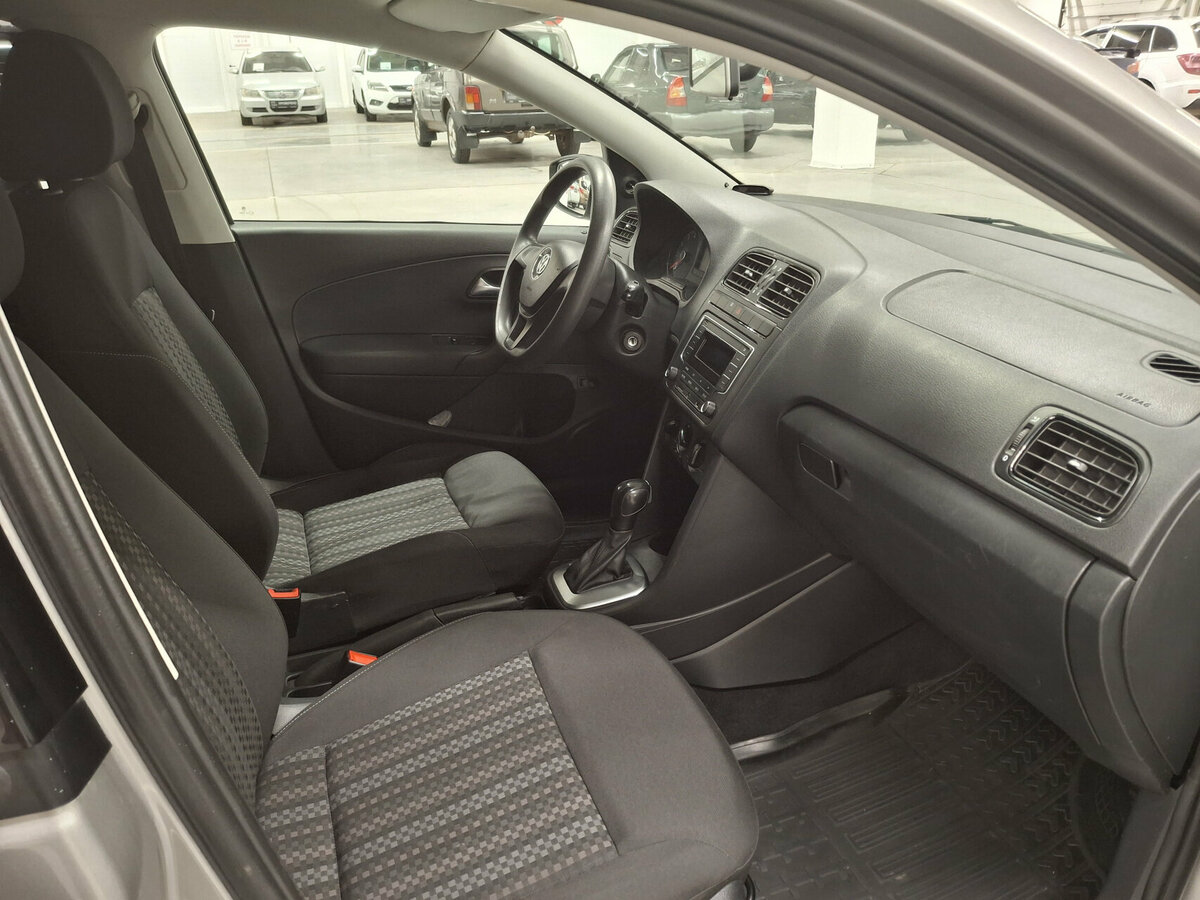 Volkswagen Polo V Рестайлинг, 2018 Фото №11