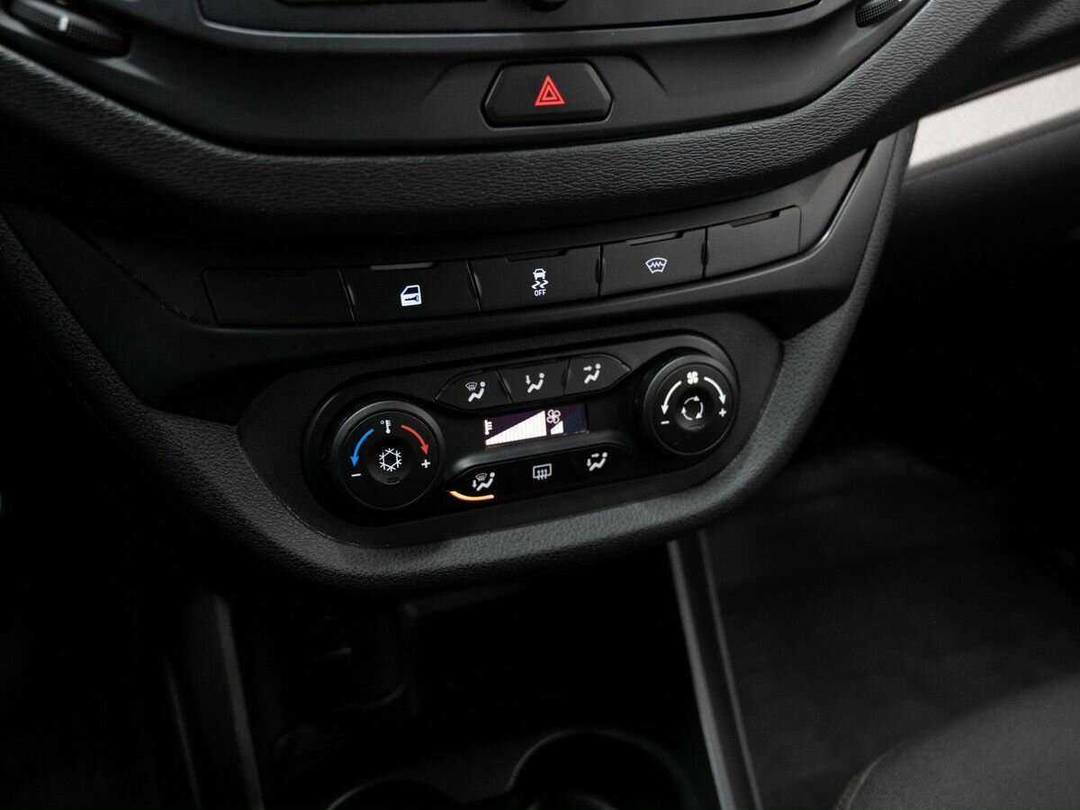 Lada (ВАЗ) Vesta SW, 2021 Фото №17