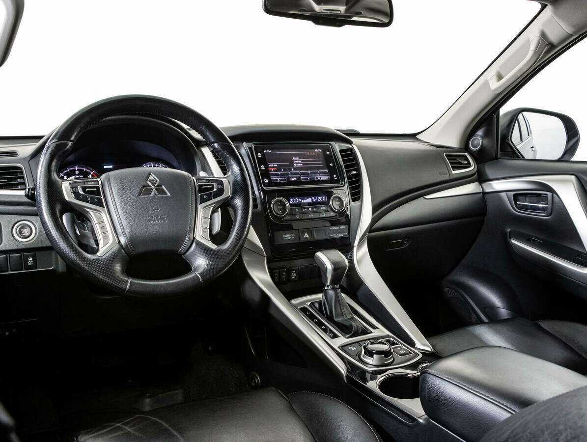 Mitsubishi Pajero Sport, 2017 Фото №7