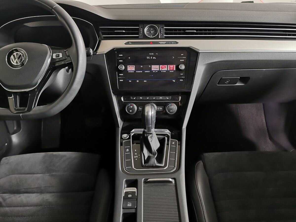 Volkswagen Passat, 2019 Фото №11