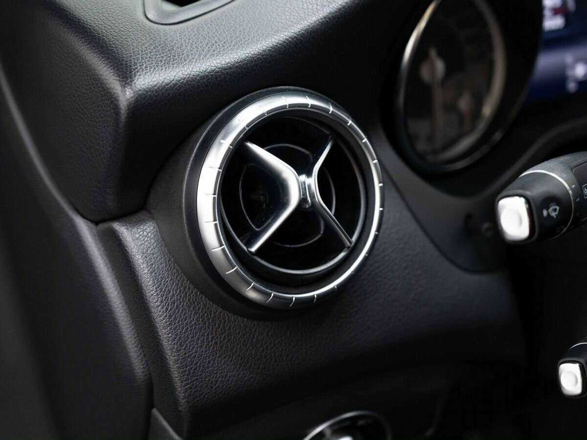 Mercedes-Benz CLA 200, 2013 Фото №18