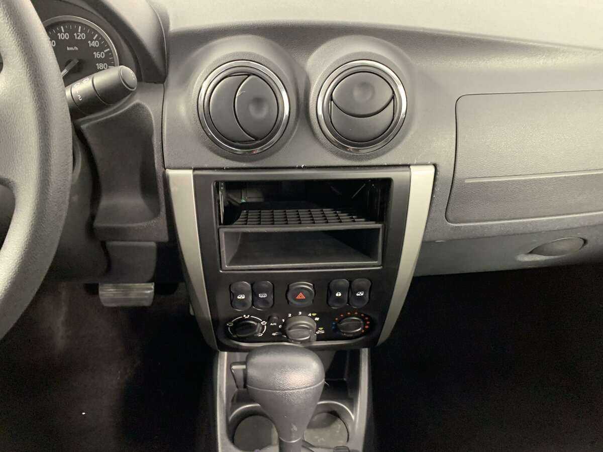 Nissan Almera, 2018 Фото №12