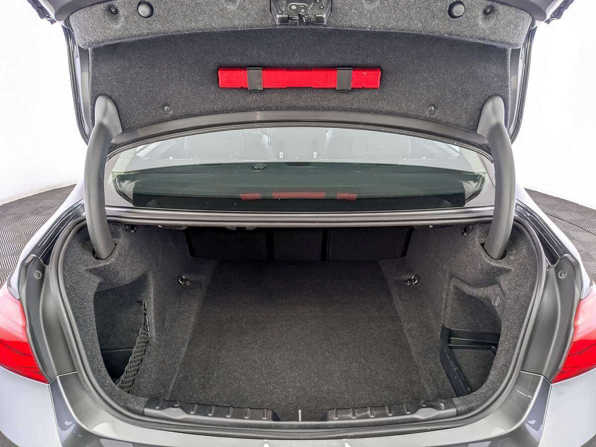 BMW 3 серии 318i, 2018 Фото №10