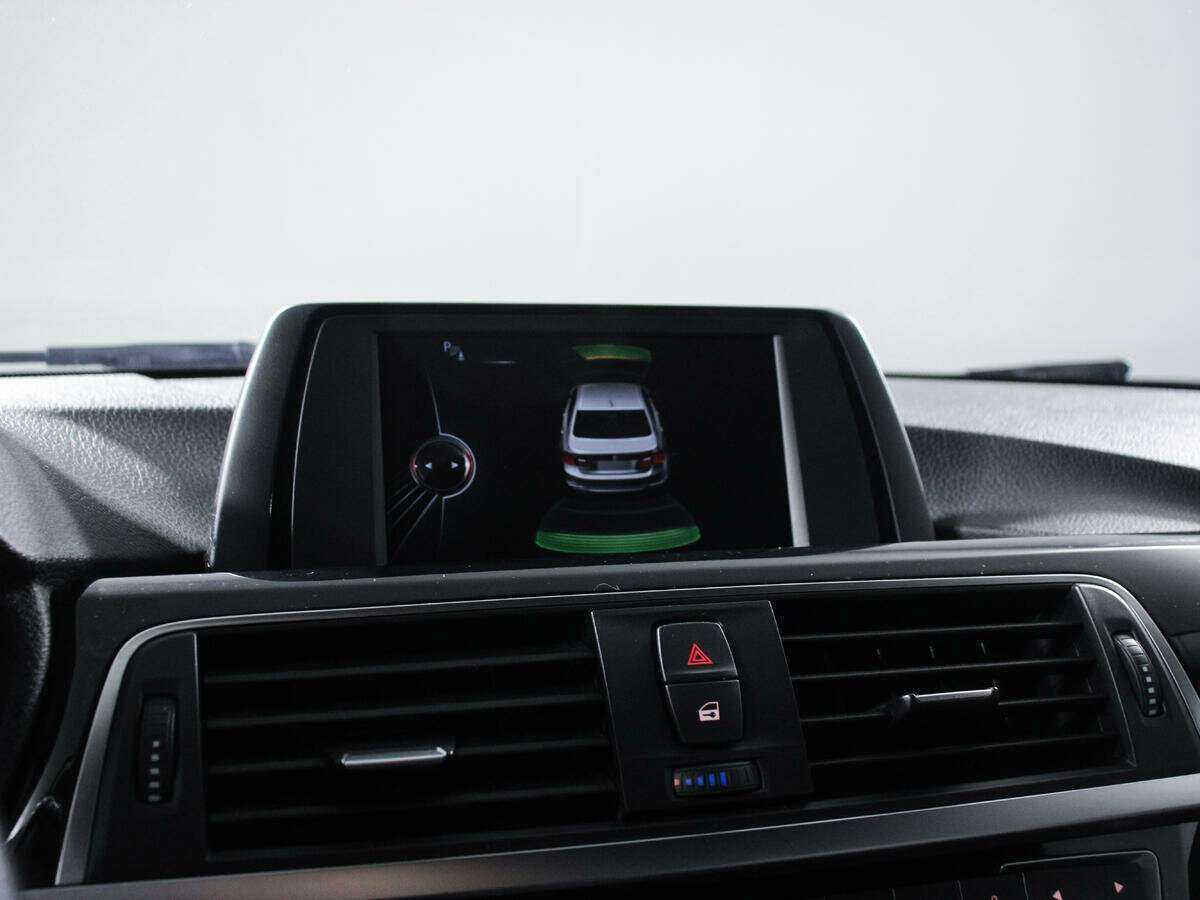 BMW 3 серии 318i, 2017 Фото №14