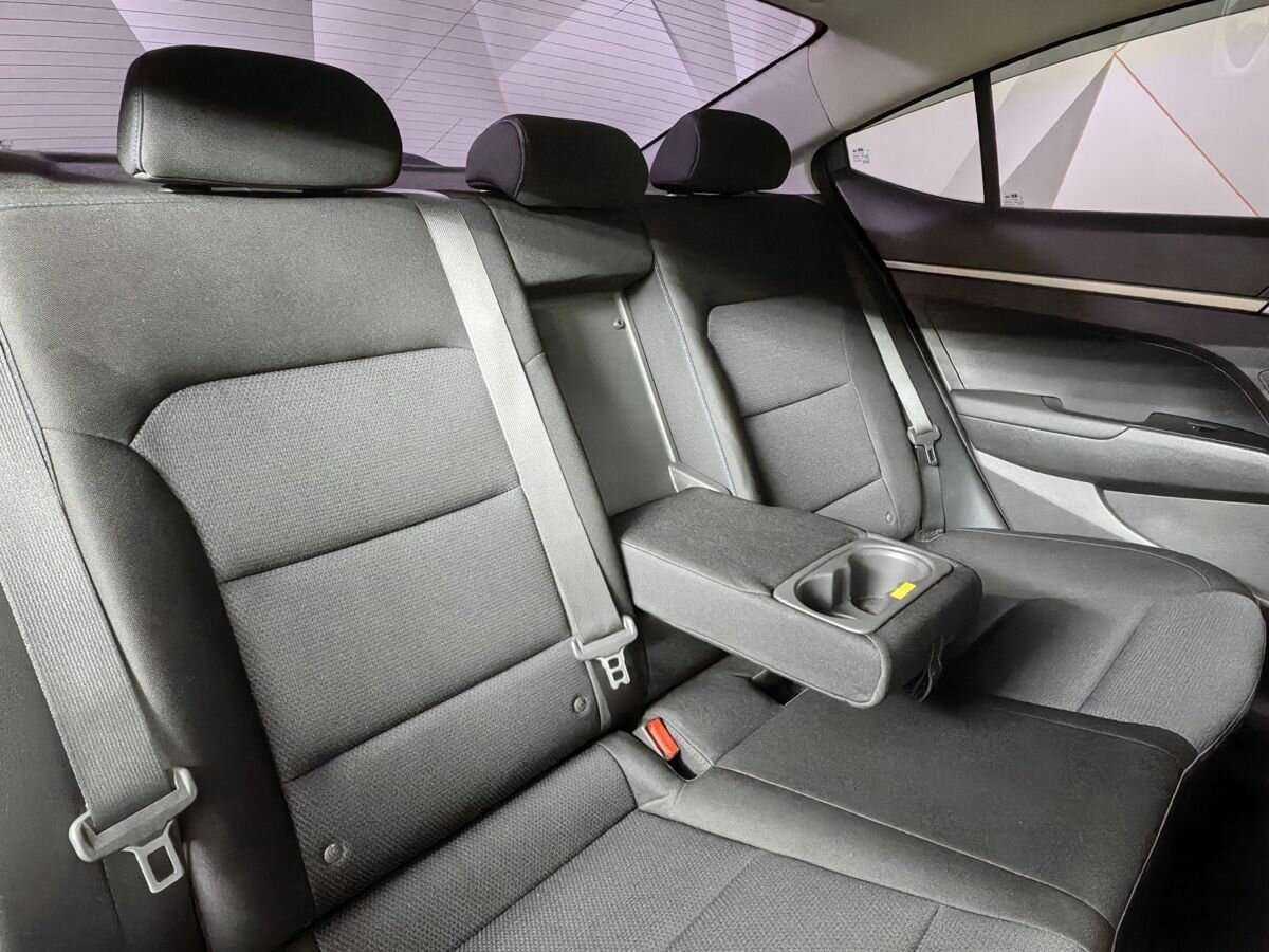 Hyundai Elantra, 2018 Фото №12