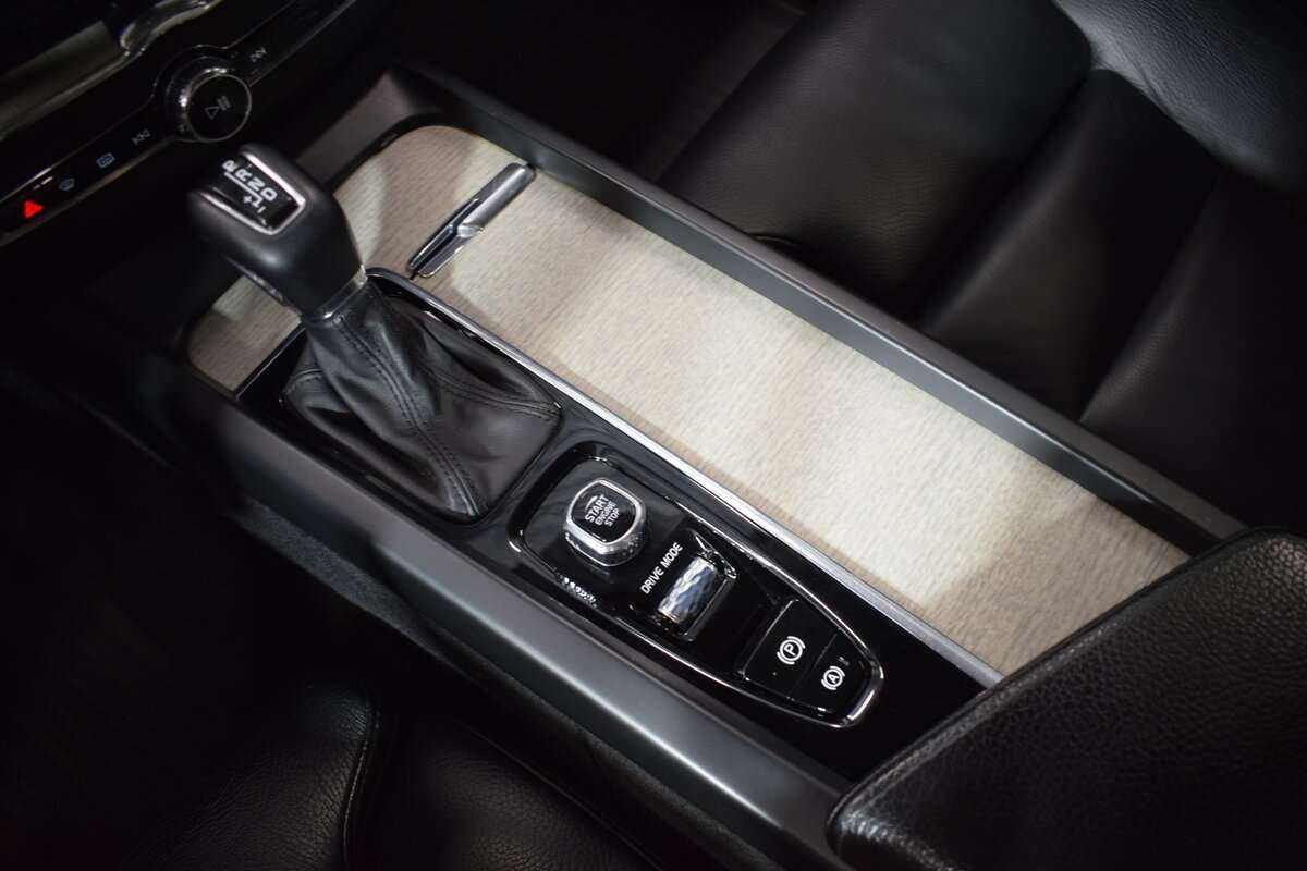 Volvo XC60, 2020 Фото №21