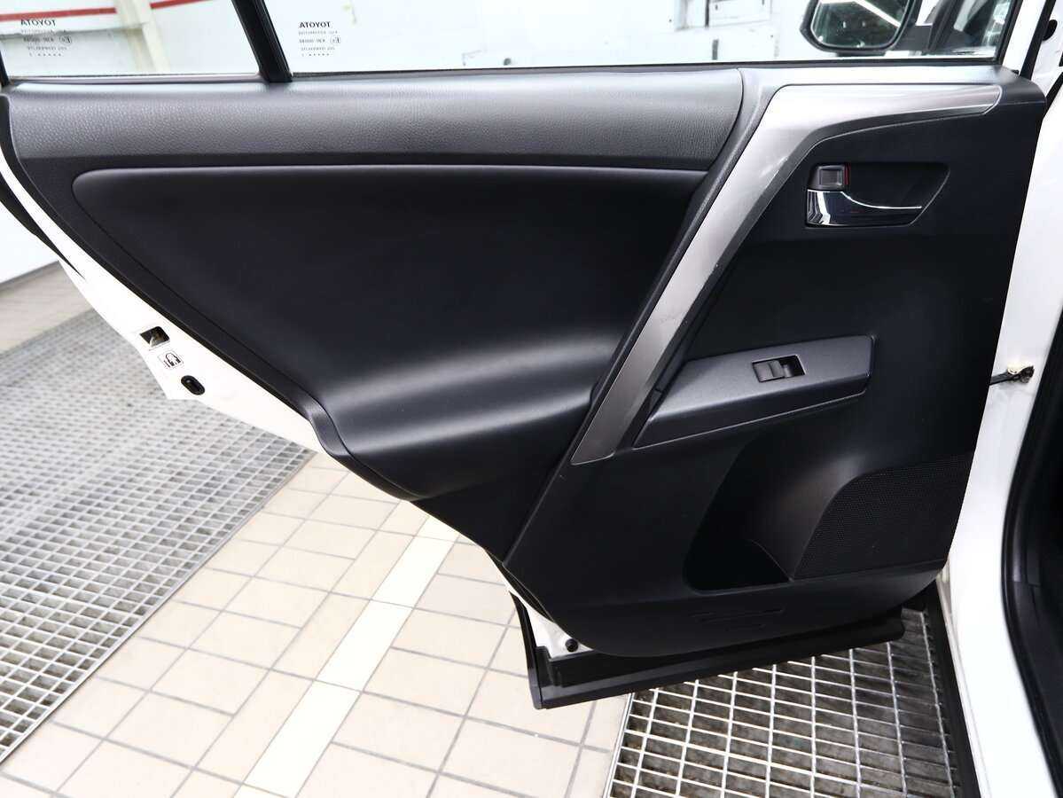 Toyota RAV4, 2017 Фото №18