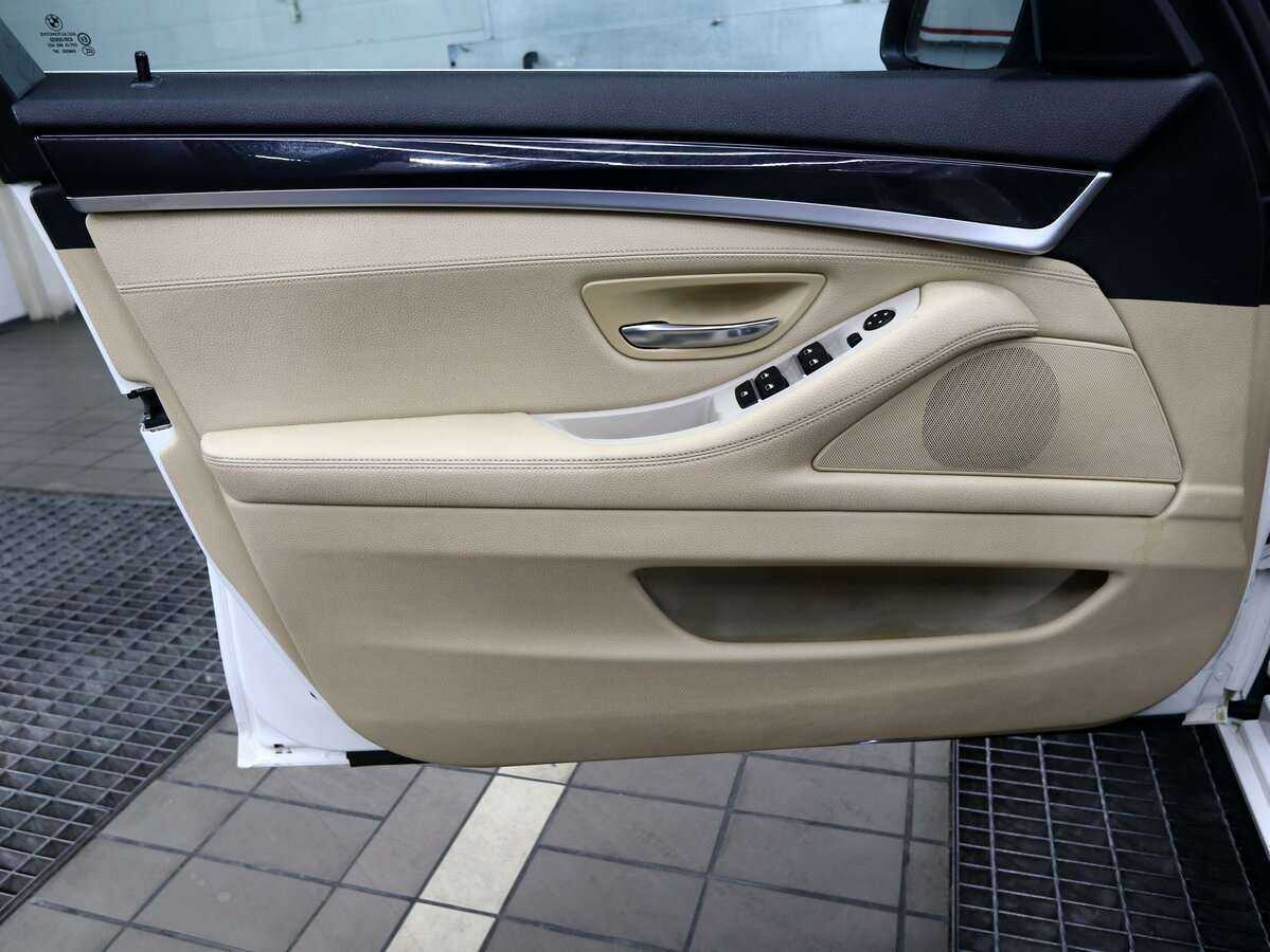 BMW 5 серии 520i, 2012 Фото №8