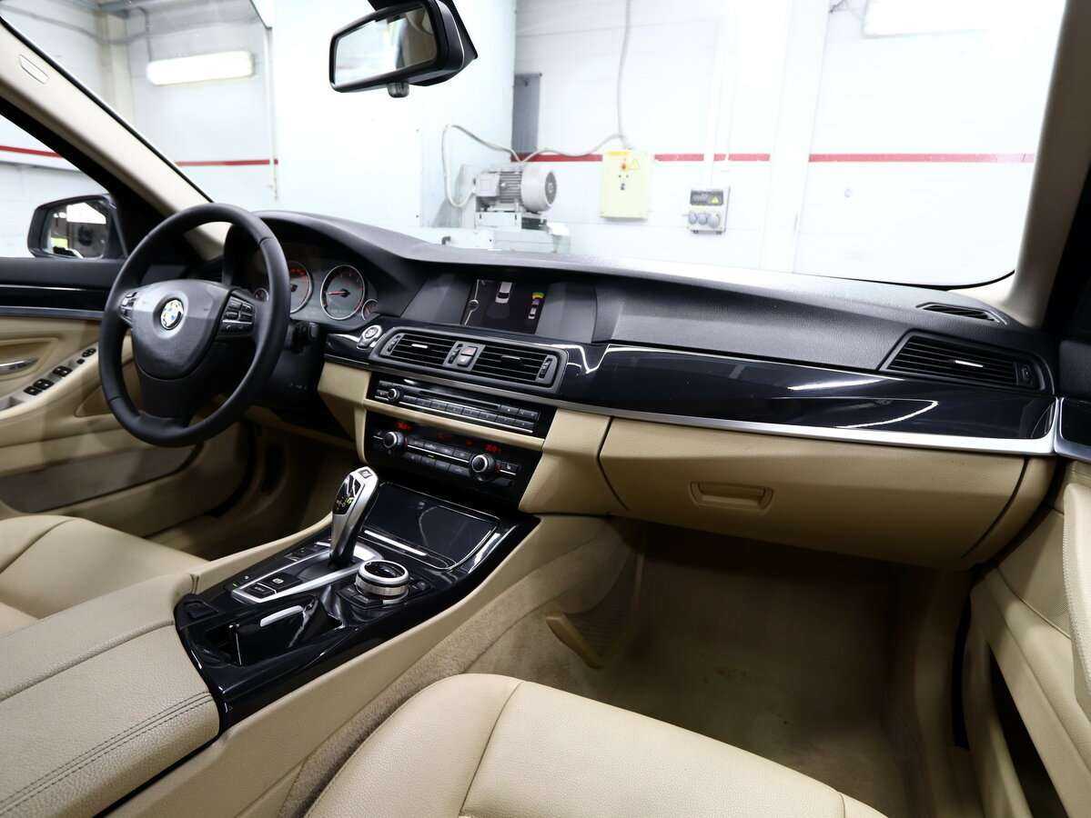 BMW 5 серии 520i, 2012 Фото №16