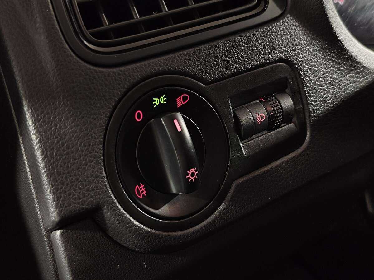 Volkswagen Polo, 2018 Фото №21