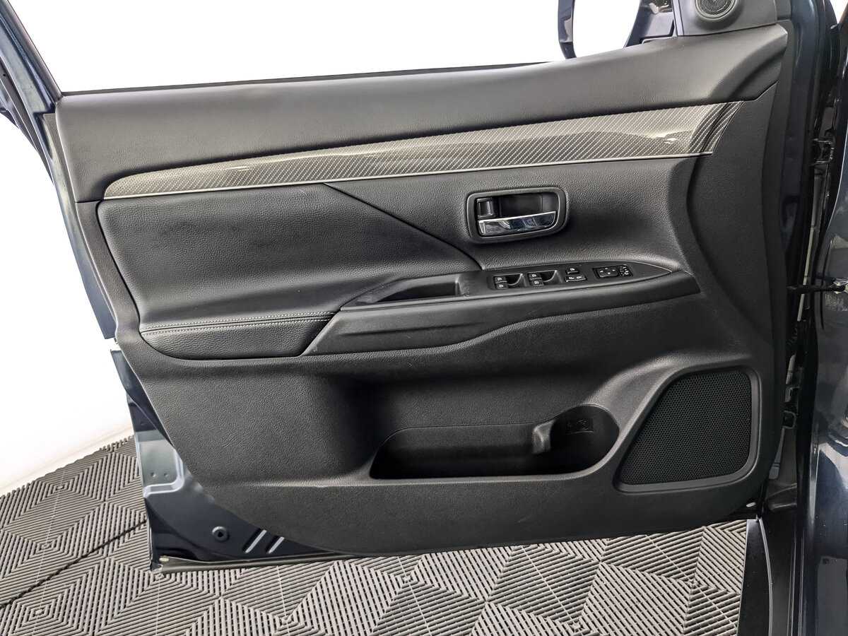 Mitsubishi Outlander, 2021 Фото №15