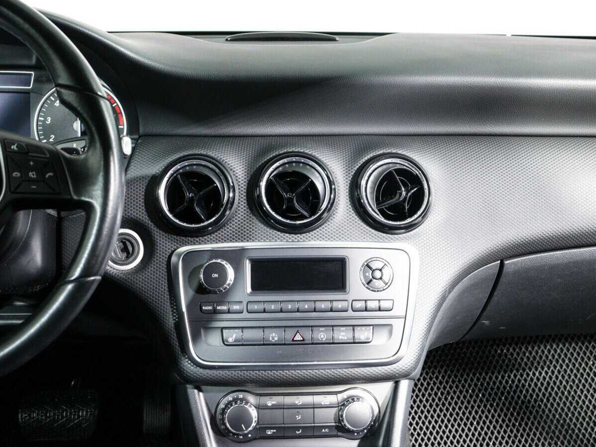 Mercedes-Benz A-Класс 180, 2015 Фото №13