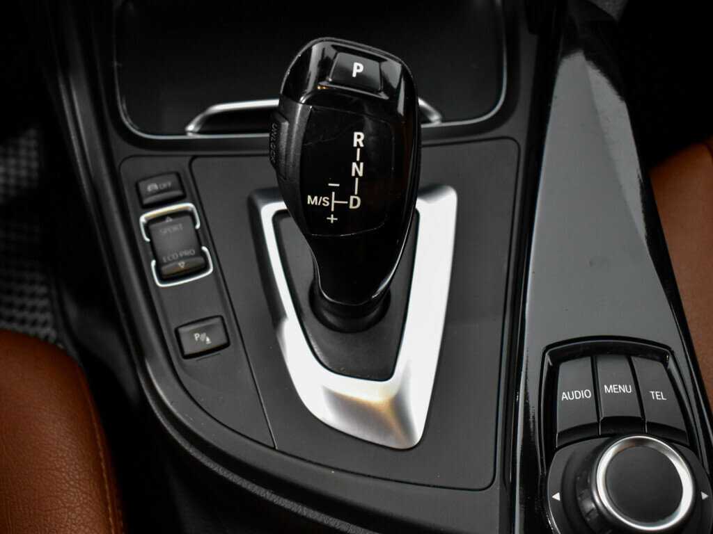 BMW 3 серии 318i, 2017 Фото №11