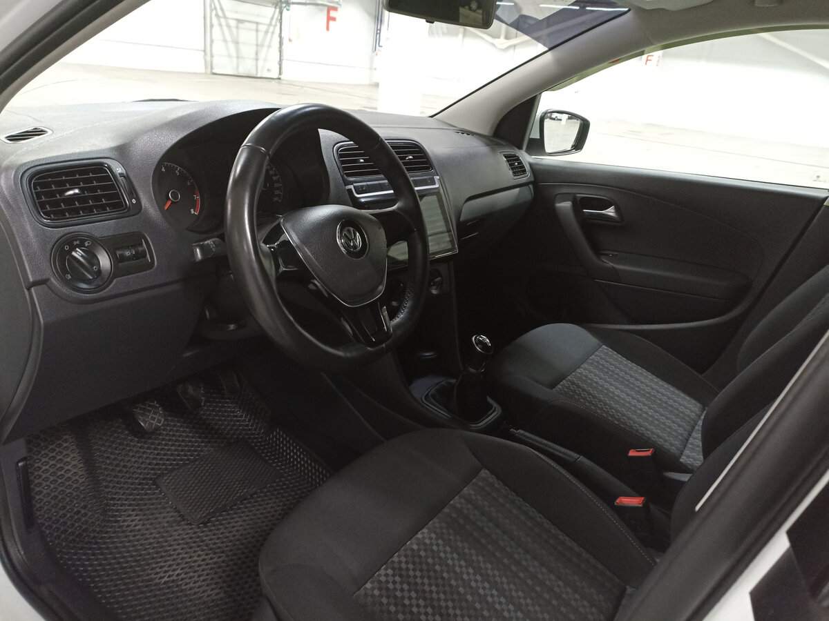 Volkswagen Polo, 2016 Фото №16