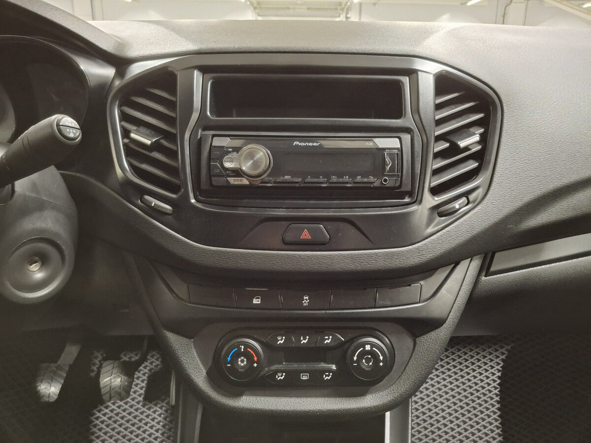 Lada (ВАЗ) Vesta I, 2019 Фото №15