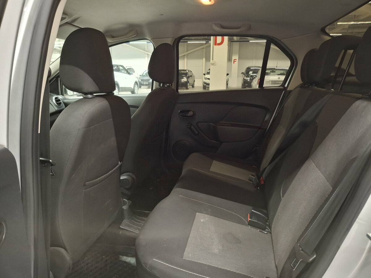 Renault Logan Stepway II Рестайлинг, 2020 Фото №12